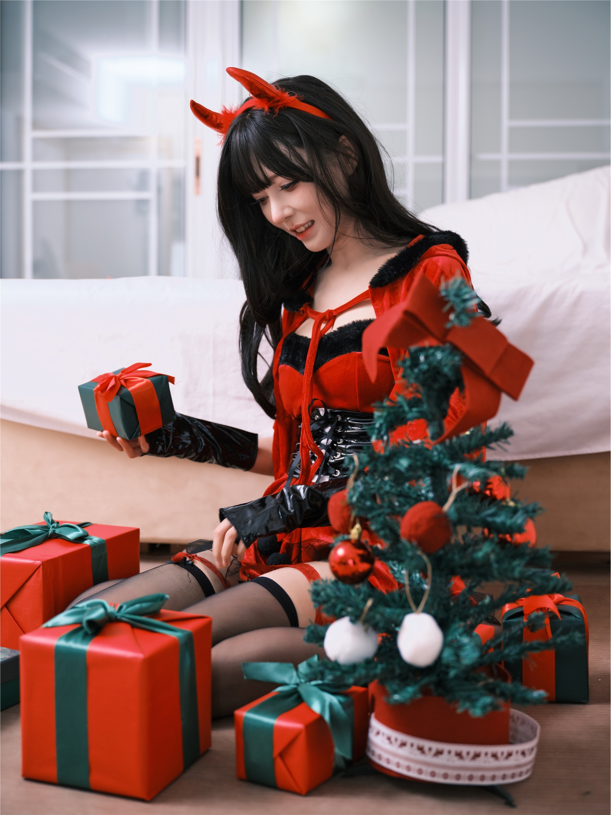 YITUYU艺图语 2025.01.12 小恶魔大闹圣诞 夏树友人帐